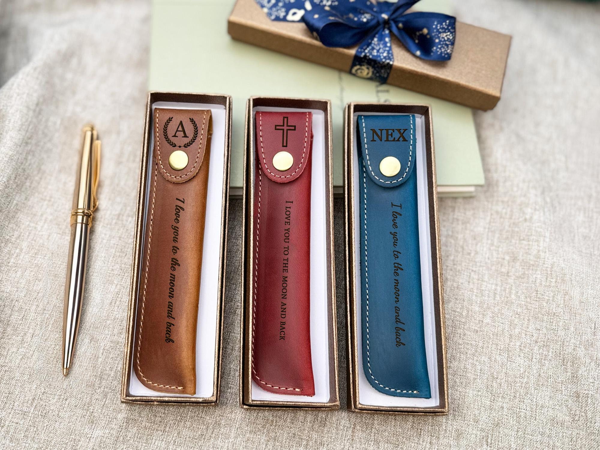 Personalized Leather Pen Holder, Pencil Pouch, Pencil Pouch, pen case, Reader gift, Custom Pen Cover