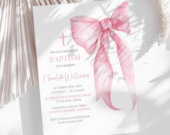 Taufeinladung bearbeitbare rosa Schleife für Mädchen Taufeinladungsvorlage Kokette Elegante Blush Rosa Baby-Taufband-Mädchen laden ein