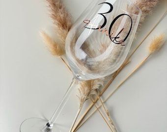 Personalized wine glass for birthdays | Milestone birthday | Birthday gift | Gift for men and women | Wine glass | Wine gift | Decorated