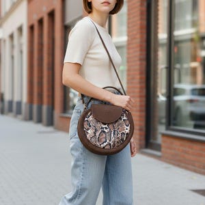 Crochet Circle Purse with Snake Pattern, Braided Cotton Cord Handbag, Earthy Brown Round Crossbody Bag, Stylish Handmade Gift for Women