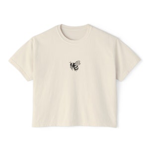 Bee t-shirt - bumblebee design tee for women, Nature, pretty, spring. boxy oversize casual fit shirt for ladies.