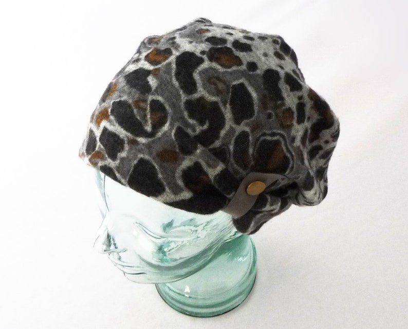Women/'s Knit Slouchy Hat in Gray and Brown Leopard Print