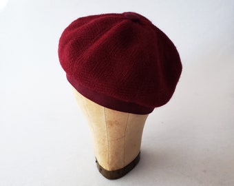 Beret, Wool Cap, Women's Hat, Ruby Red, Woven Wool, Winter Chic, Stylish Beret, Lined Hat, Classic Style, Comfy Beanie, Quality Hat, Elegant