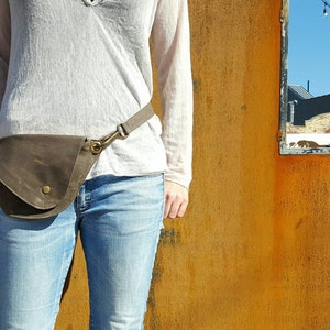 Belt Bag in Earthy Brown Waxed Canvas : Fanny Pack, Vegan Hip Bag