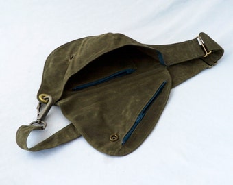 Sac banane en toile cirée vert olive