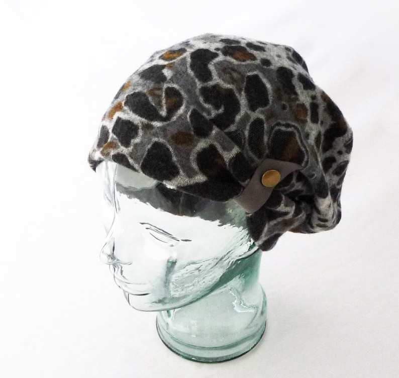 Women/'s Knit Slouchy Hat in Gray and Brown Leopard Print
