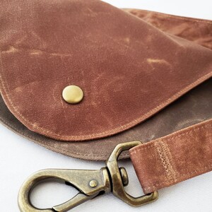 Fanny Pack in Chocolate and Cinnamon Brown Waxed Canvas image 6