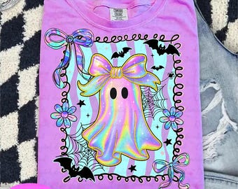 Fantasma iridiscente de coqueta preppy, PNG, camiseta de Halloween, PNG de Halloween femenino, PNG de calabaza fantasma, PNG de fantasma lindo, diseño de Halloween Boo
