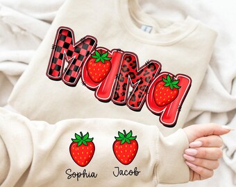 Preppy Strawberry Mama PNG, söt blommig design med barnnamn, vardagsskjorta PNG, anpassad rutig sublimering för mamma