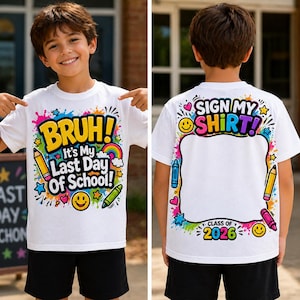 Può includere: Maglietta bianca con testo grafico colorato che recita "BRUH! It's My Last Day Of School!" sul davanti. Il retro della maglietta dice "SIGN MY SHIRT!" con "CLASS OF 2026". Presenta matite, arcobaleni e faccine.