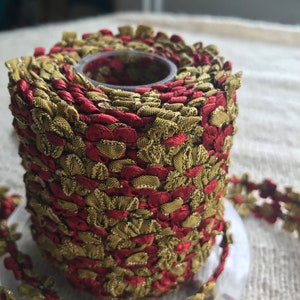 Ruban de finition fleur rococo vintage - Prix par 1 mètre - Fabriqué en France - Rouge et or