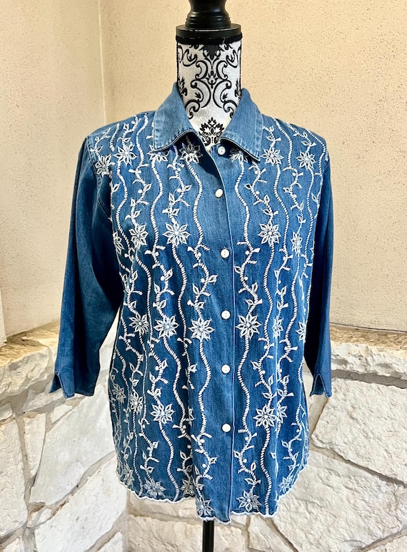 Vintage Women's New Directions 3/4 Sleeve Denim Shirt. White