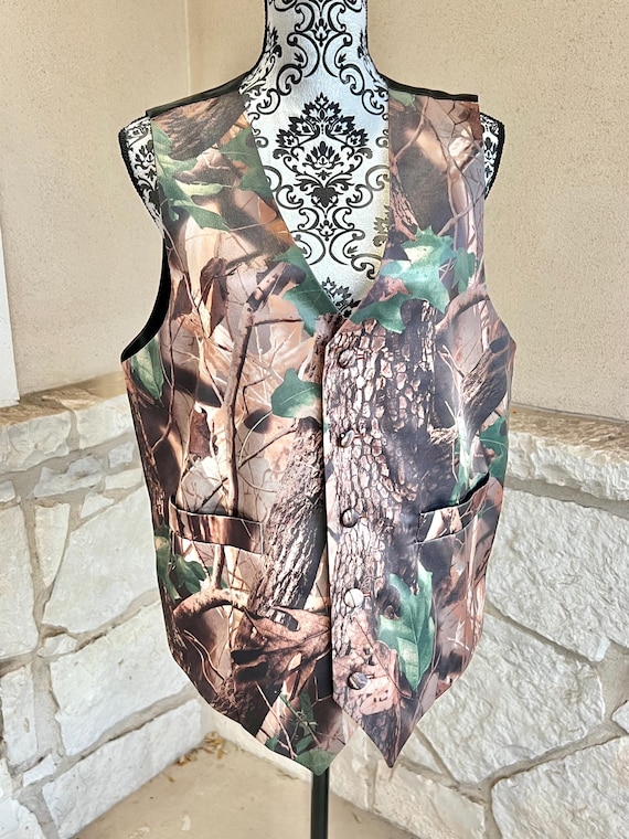 Men's Camouflage Vest: Trees & Leaves Pattern