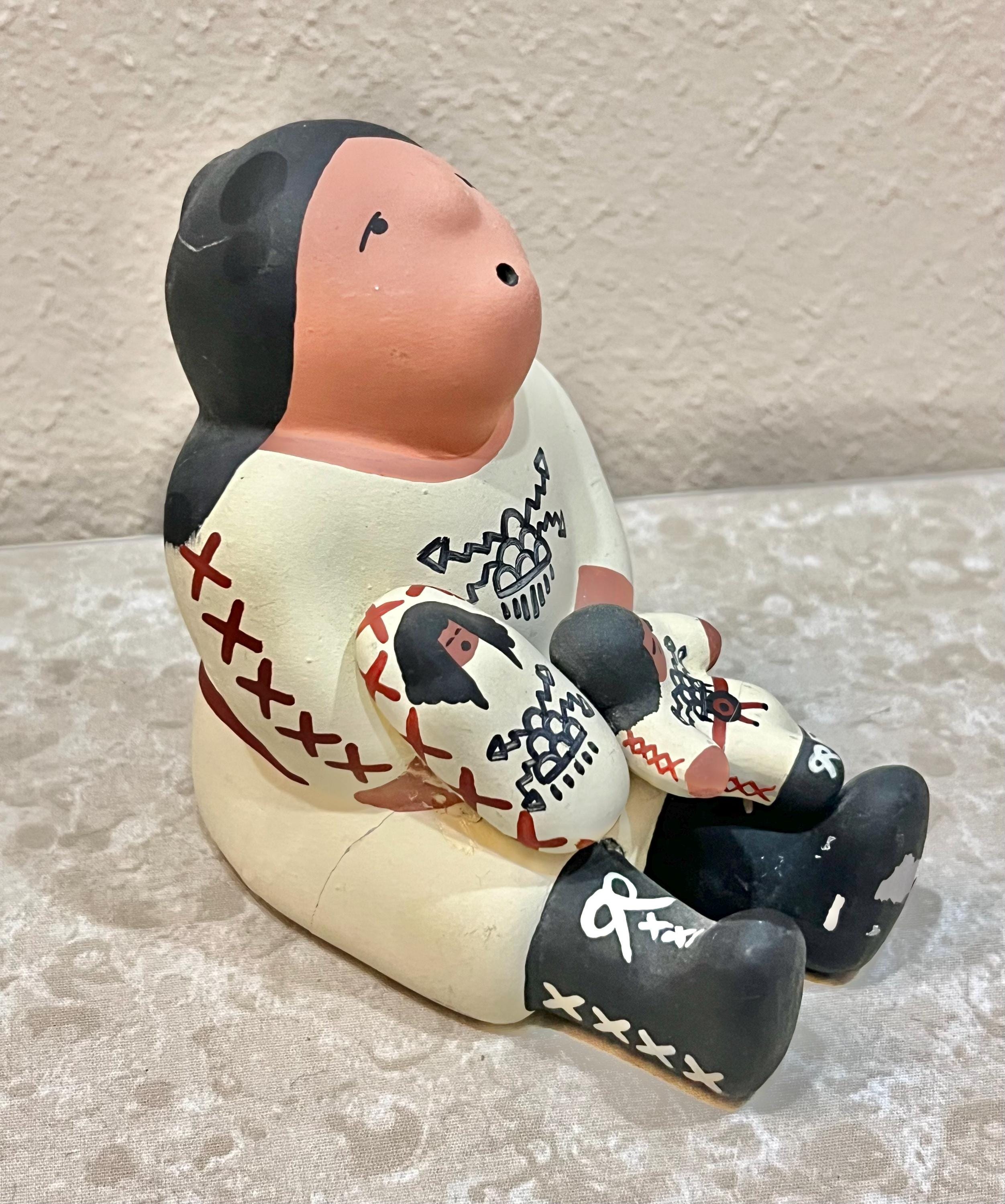 ヴィンテージのネイティブアメリカンの彩色済み粘土製ストーリーテラー