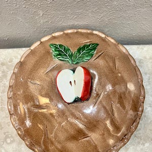 Vintage Ceramic Apple Pie Plate with Cover. Pie keeper. Baker. Kitchen. Display. Free Shipping!