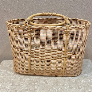 Bolso de mano o cartera vintage de mimbre ligero y tejido. Asas superiores. ¡Envío gratuito!