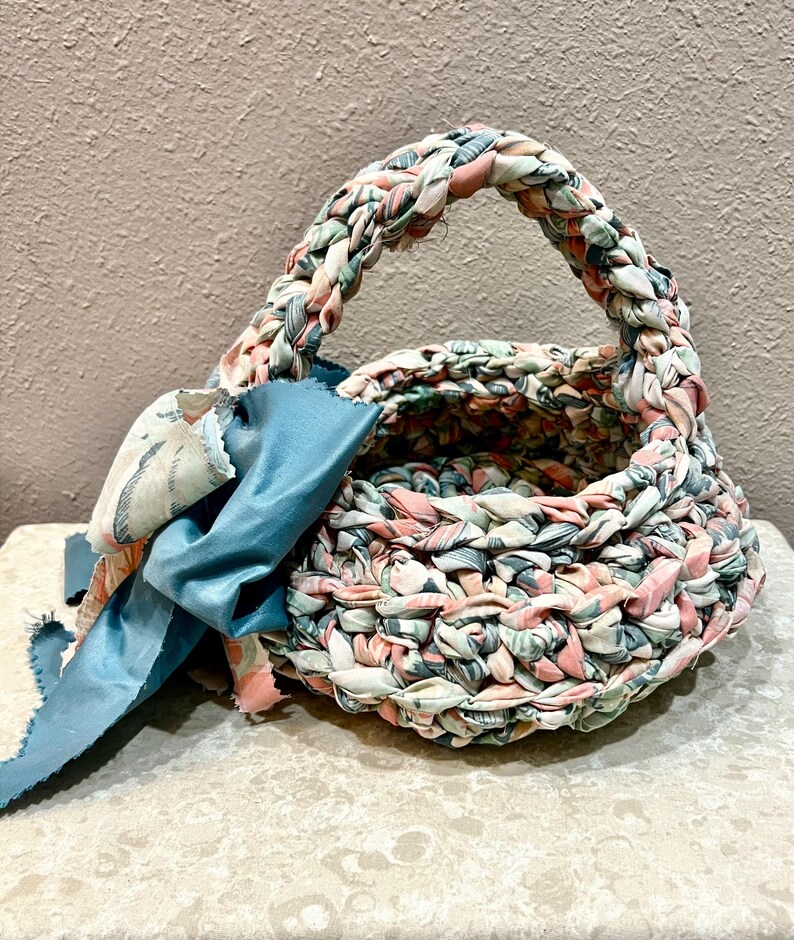 Vintage Braided Coiled Fabric Rag Basket With Handle and Bow. Handmade ...