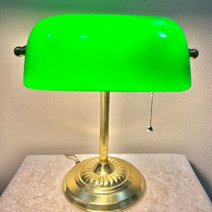 Gorgeous Vintage Brass Banker’s Lamp. Green Glass Shade. Desk Lamp. Office Light. Pull Chain. Free Shipping!