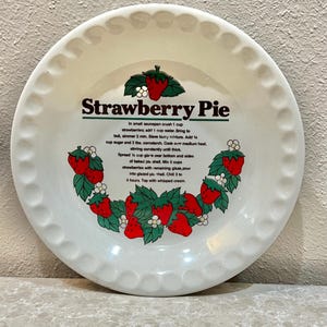 Vintage Ceramic Strawberry Pie Dish. Recipe. Baker. Kitchen. Pie Plate. Shipping Included!