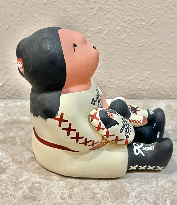 ヴィンテージのネイティブアメリカンの彩色済み粘土製ストーリーテラー