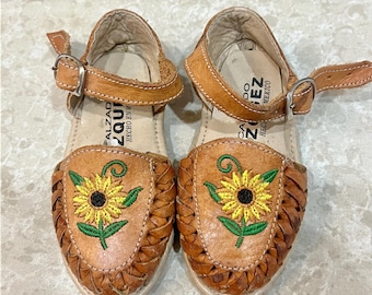 Vintage Calzado Vazquez Brown Leather Girls’ Sandals with Sunflowers. Buckles. Made in Mexico. Shipping Included!