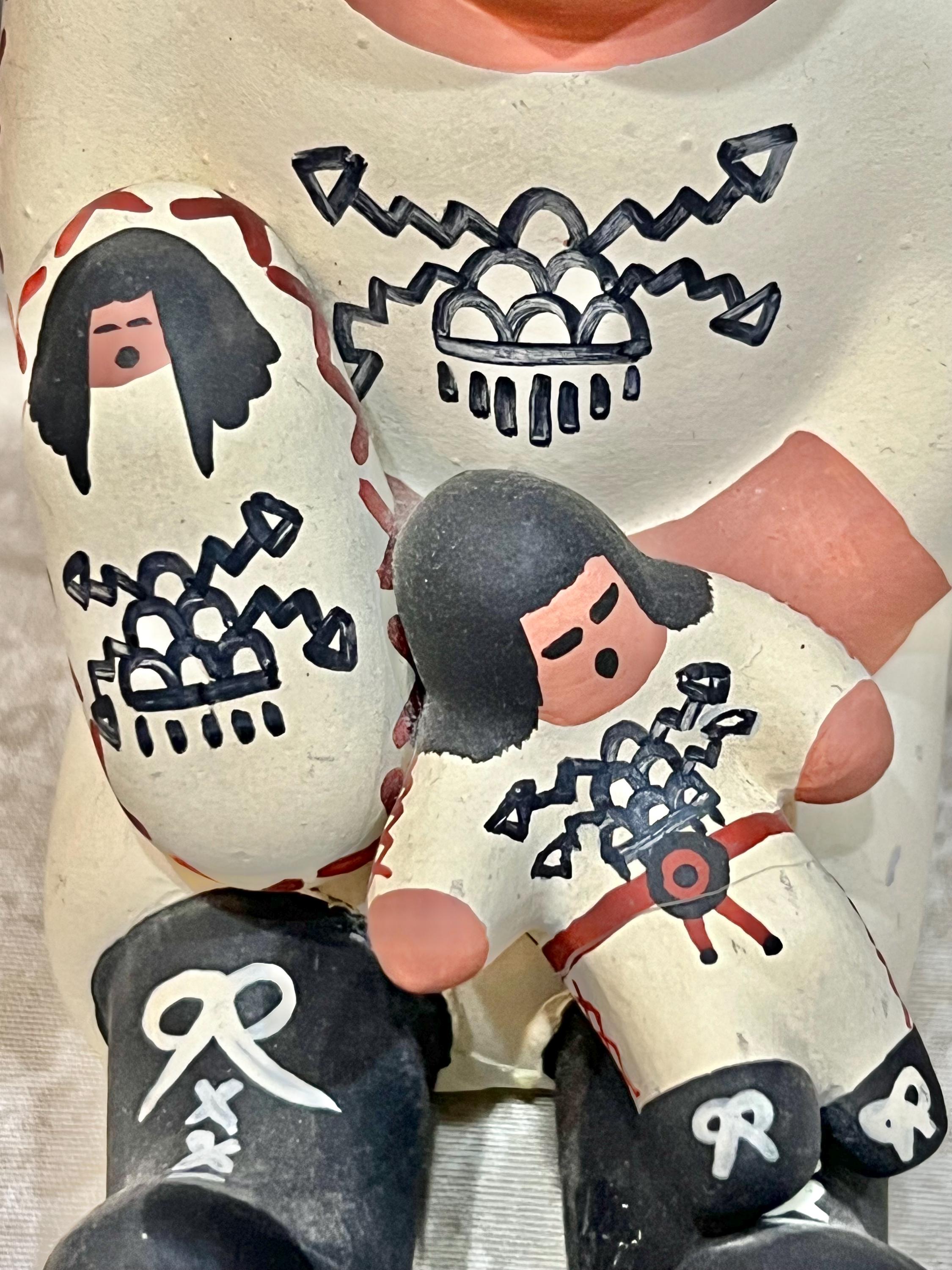 ヴィンテージのネイティブアメリカンの彩色済み粘土製ストーリーテラー