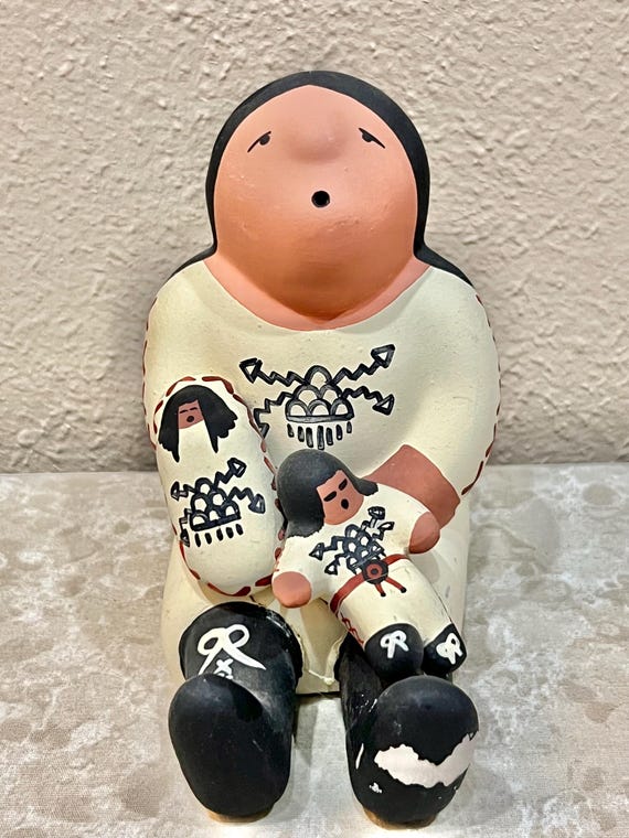 ヴィンテージのネイティブアメリカンの彩色済み粘土製ストーリーテラー