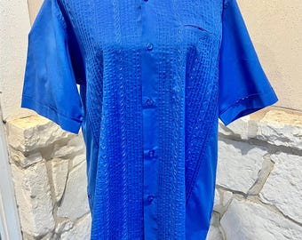 Vintage Guayaberas Blue Shirt. Made in Mexico. Men's Short Sleeve Button Down. Size 40. Shipping Included!