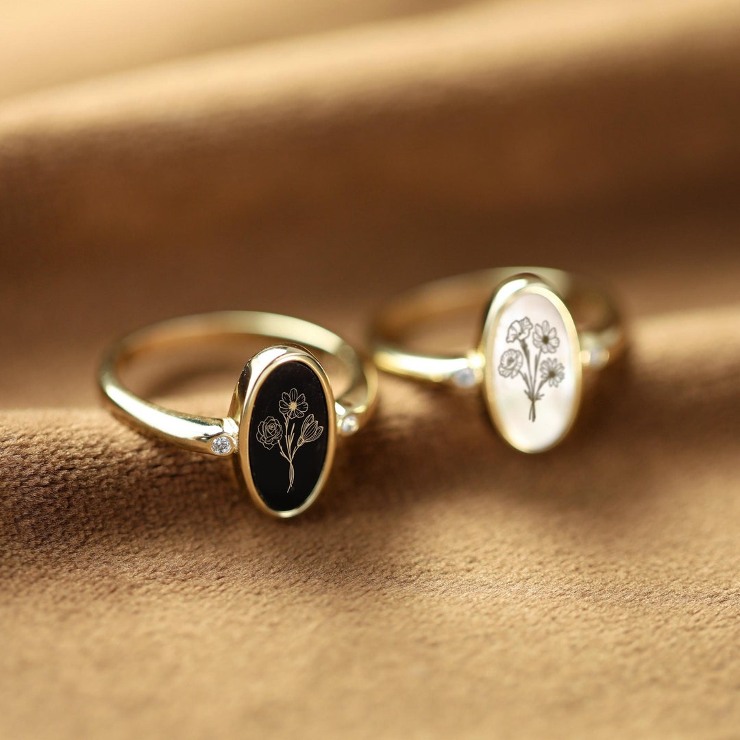 Personalized Birth Flower Ring: Mother of Pearl & Onyx Engraved Oval - Etsy
