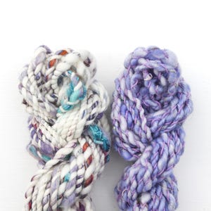 Pacote de fios roxos: feixe de fios fiados à mão, fios para tecelagem, lãs merino... Joia lilás