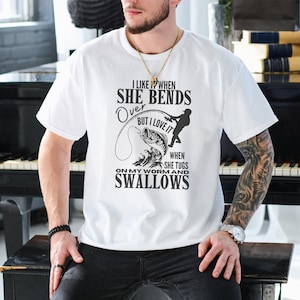 I Like It When She Bends Over Fishing Dad T-Shirt – Funny Father’s Day Tee, Humorous Fishing Shirt, Gift for Dad, Casual Graphic Tee