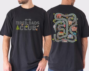 Maglietta bifacciale "Tired Dads Club" con simpatiche macchinine giocattolo sul tappetino posteriore del papà, maglietta da corsa su strada, divertente regalo per la festa del papà per papà stanchi.