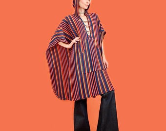 ViNtAgE 1970s Rainbow Stripe Poncho // Hooded Knit Cape // Hoodie Kangaroo Pocket // Hippie Mod 70s Sweater // Free Size fits s m l xl
