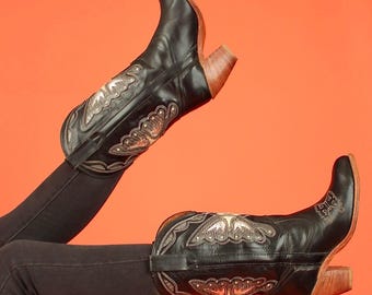 ViNtAgE 70's Leather Butterfly Boots by Miss Capezio // Chunky Stacked Wood Heels Western Cowboy // Rocker HiPPiE Biker BoHo sz. 8 1/2 8.5