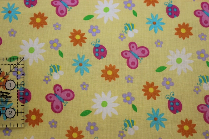Social Butterfly by Janet G Gossard 2007 by Spectrix 42-44wide 100/% cotton Fabrics