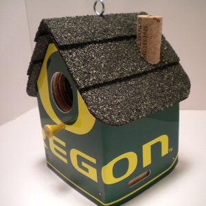 Oregon Ducks......License Plate Birdhouse