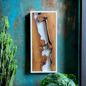 Decoración de pared de madera con borde natural hecha a mano con marco negro, arte de pared de madera hecho a medida, arte de pared rústico de madera, regalo único para el hogar
