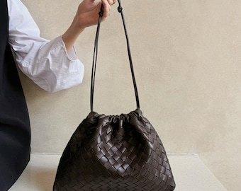 Borsa a tracolla intrecciata con coulisse, borsa a spalla morbida, borsa alla moda in pelle di pecora