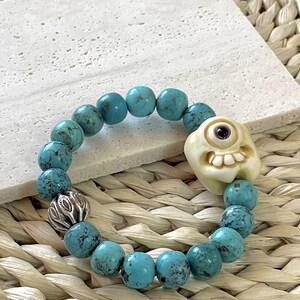 Turquoise armband, unieke gesneden Netsuke, Halloween-editie. Tandvorm, schattige armband. Dagelijkse outfit. Zoete, coole stijl