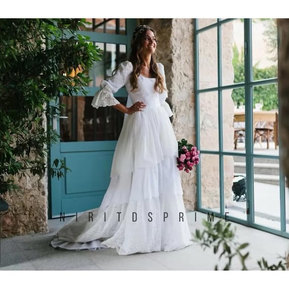 Boho Rustic Lace Wedding Dress A-Line Bridal Gown with Half Sleeves