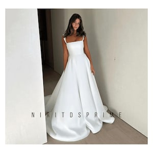 Vestido de novia sencillo de satén con corte A, elegante vestido de novia sin espalda con tirantes finos para mujer