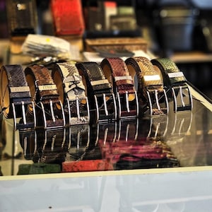 Prawdziwy pasek ze skóry węża pytona luksusowy ręcznie robiony pasek do sukienki unisex, prezent premium, najlepszy prezent, prezent dla mężczyzny, prezent na dzień ojca, skóra węża