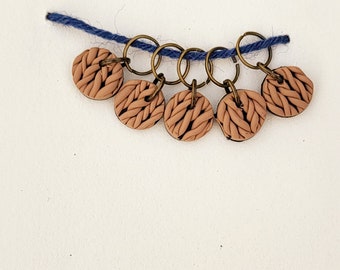 Knitted fabric stitch markers sml