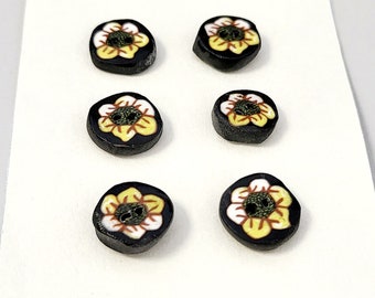 Retro flower buttons