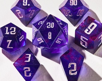Anpassade hartstärningar för DnD | Polyedriska TTRPG-tärningar med skarp kant | Epoxitärningar för Dungeons and Dragons | RPG-tärningsgåva