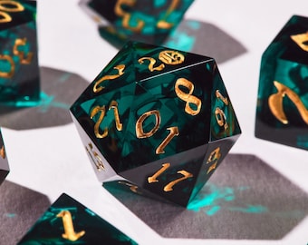 Conjunto de dados artesanais de resina para D&D | Dados com bordas afiadas | Dados de Dungeons and Dragons - Esmeralda Real, Redemoinho de Poeira Fantasma, Brilho de Fogo Sangrento