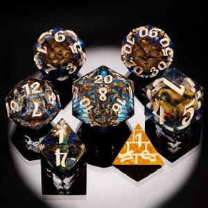 Oude Egypte dobbelstenen, dobbelstenenset, Anubis dobbelstenendoos, gouden en blauwe dobbelstenen, niet storen, dobbelstenen met scherpe randen, dobbelstenen niet storen, niet storen dobbelstenenset, cadeau kerkermeester
