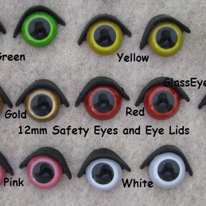 Puede incluir: Surtido de ojos de seguridad y p&aacute;rpados de 12 mm en varios colores, incluidos verde, amarillo, dorado, rojo, rosa y blanco. Los p&aacute;rpados son negros. GlassEyesOnLine.