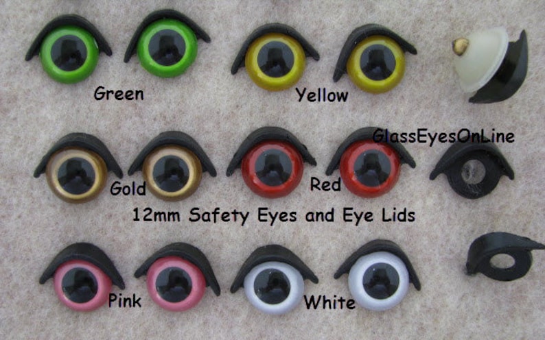 Puede incluir: Surtido de ojos de seguridad y p&aacute;rpados de 12 mm en varios colores, incluidos verde, amarillo, dorado, rojo, rosa y blanco. Los p&aacute;rpados son negros. GlassEyesOnLine.