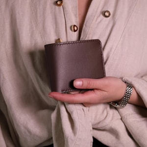 Stylish Brown Leather Wallet ORSI - Handmade with 8 Card Slots & Cash Pocket - Perfect Gift for Men
